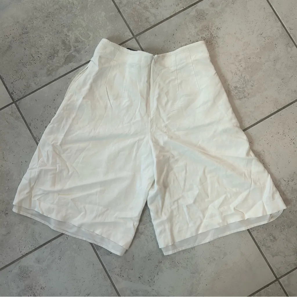 Club Monaco White Lined Bermuda Wide Leg Women’s Shorts XS - Image 10