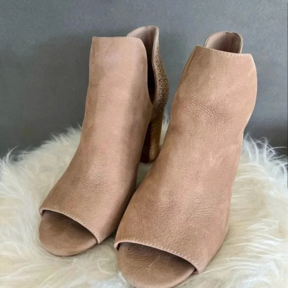 Antonio Melani Heeled Booties Size 7 - Image 2