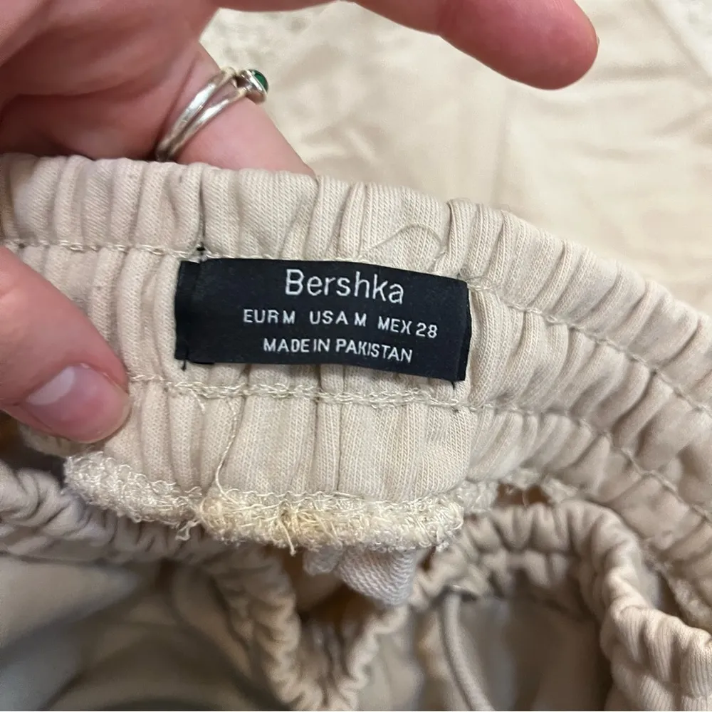 aritzia bershka tan joggers size small - Image 2