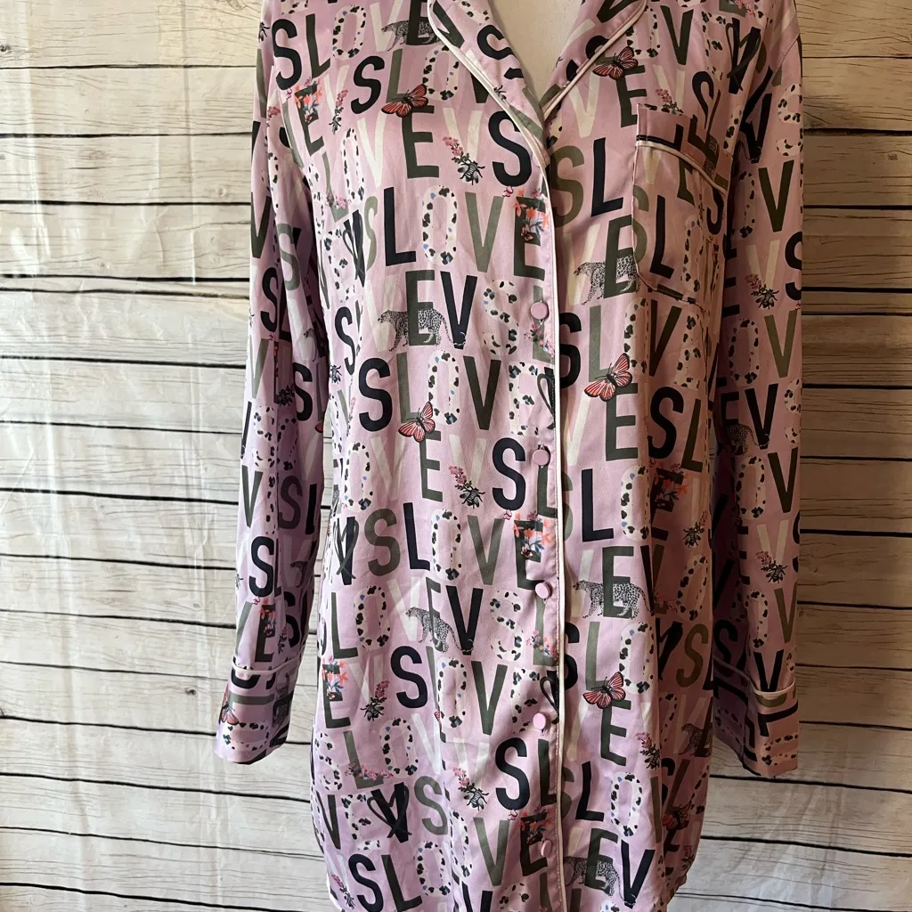 RARE Victoria's Secret Pink and Black LOVE Letter Print Sleep Shirt - Image 3