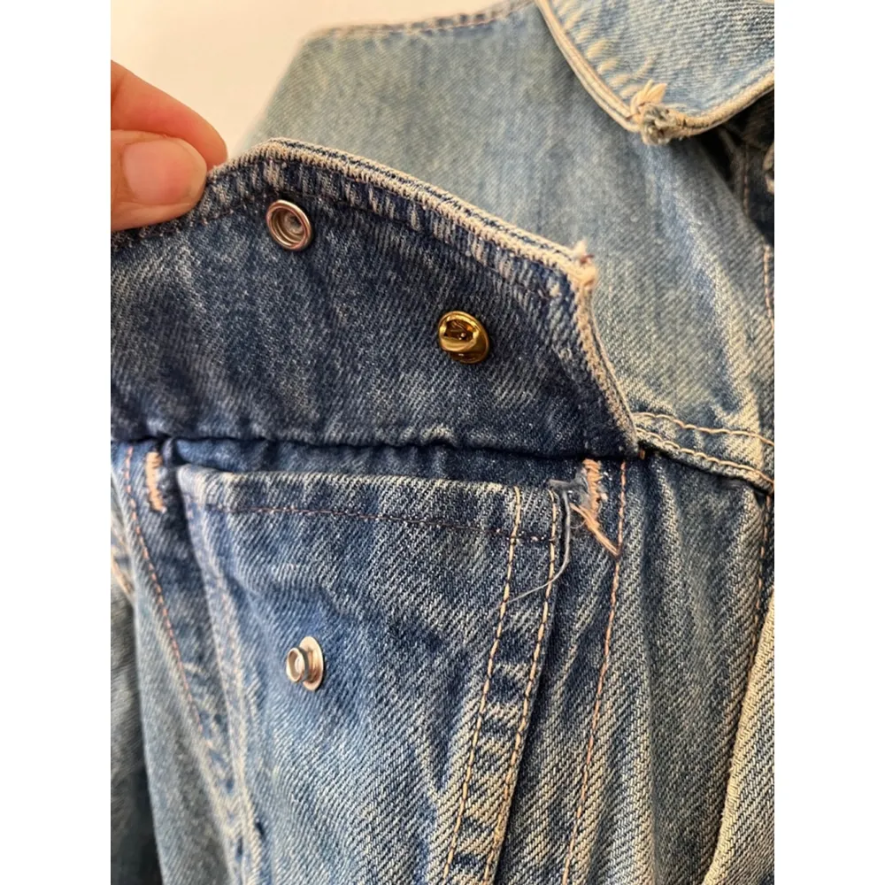 Vintage Unisex snap button faded rustic blue denim jacket with nostaglia pins M - Image 7