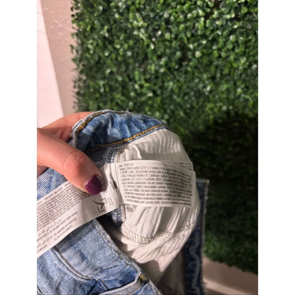 Abercrombie and Fitch Distressed High Rise 90s Relaxed Cut Off Size 27 - Image 4