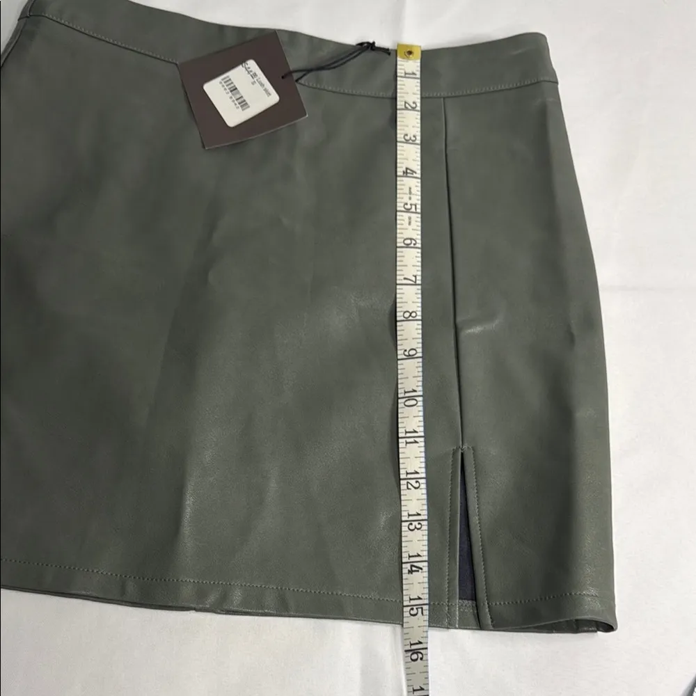 Le Lis Green Pencil Mini Skirt for Work - Image 4