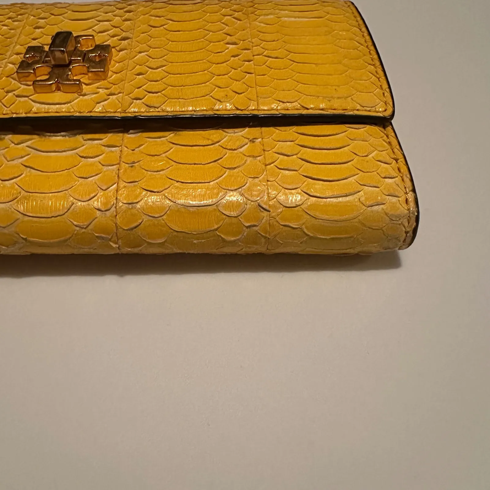 TORY BURCH Kira Exotic‎ Envelope Continental Wallet Color Daisy - Image 5