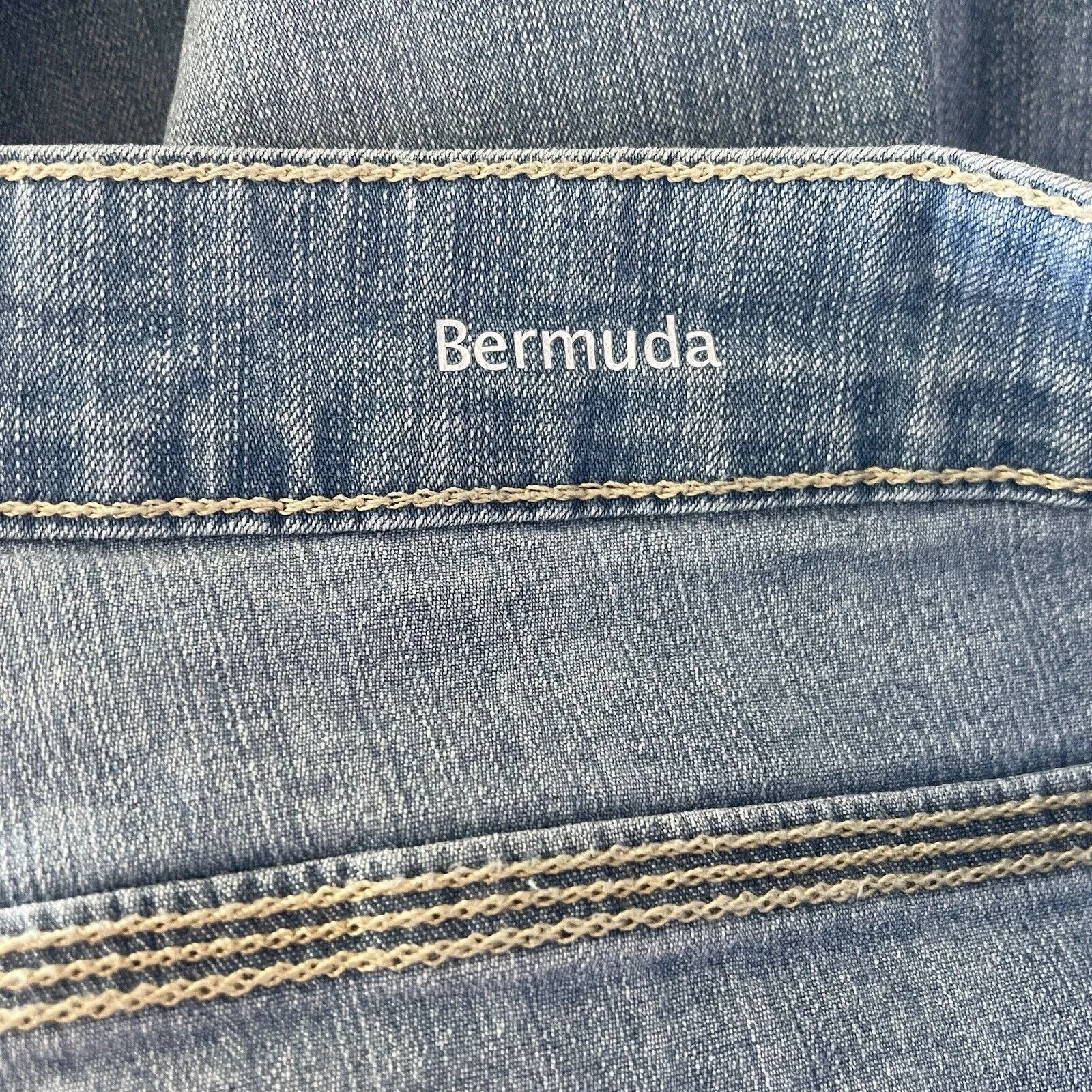 Gloria Vanderbilt SZ 24W Rachel Bermuda Jean Shorts Stretch Hi-Rise Light Wash - Image 5