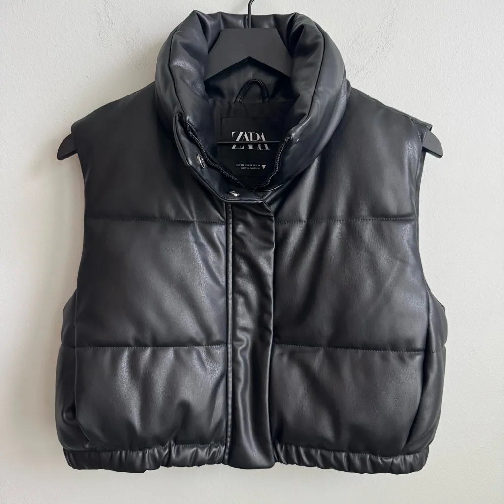 Zara Faux Leather Cropped Puffer Vest in Black Size XS - Image 2