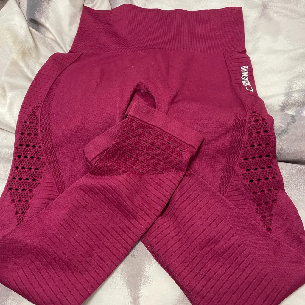 Gymshark woman’s raspberry Burgundy Leggings w cutout. Design Yoga - Image 2