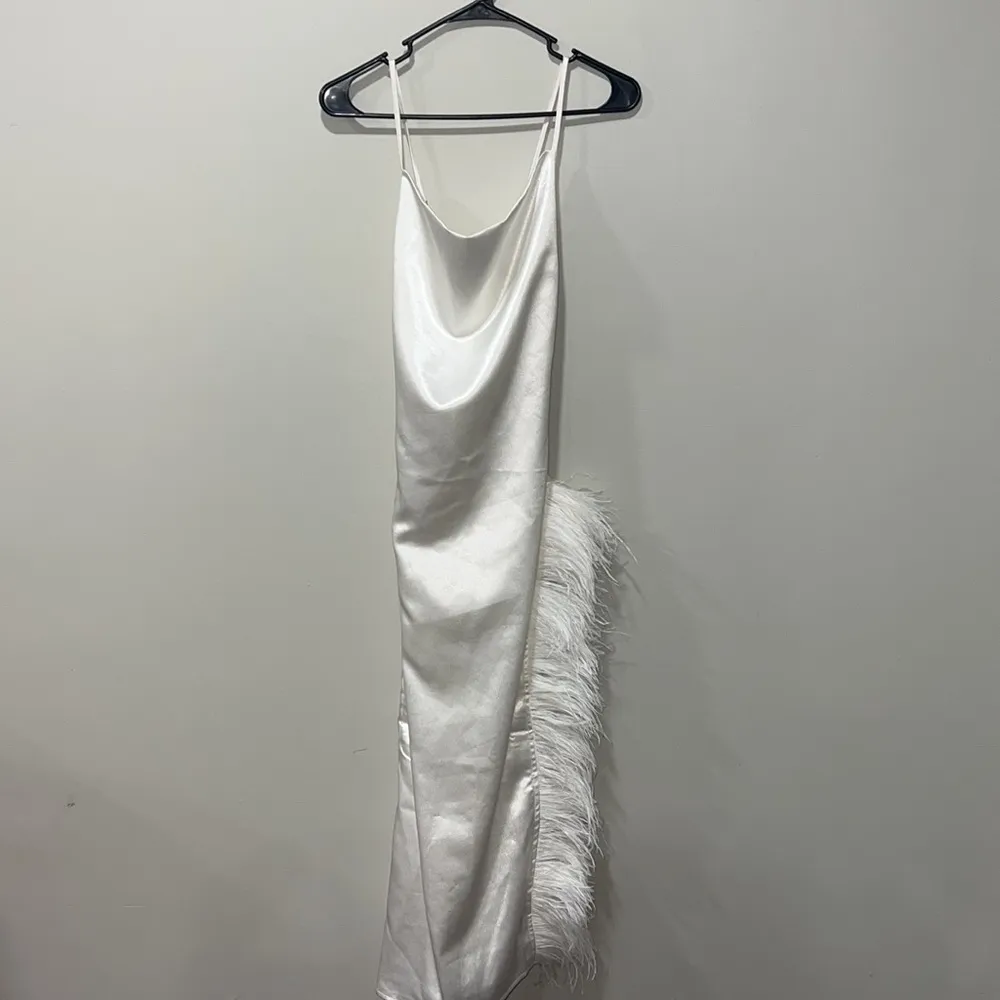 Nichole Lynel The Label Feather Trim Satin Cowl Neck White Dress NWT Size Small - Image 7