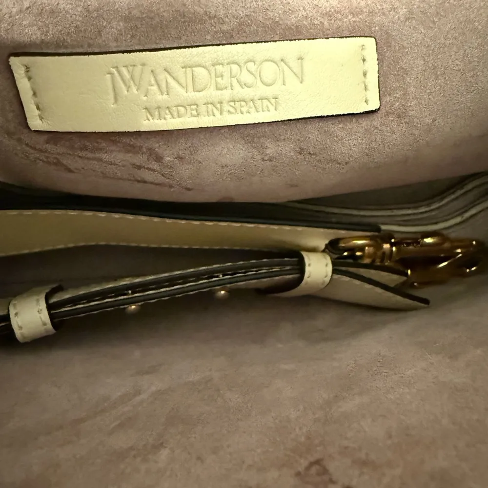 JW ANDERSON Pierce Medium Striped Leather Shoulder Bag Black and Cream Op Art - Image 15