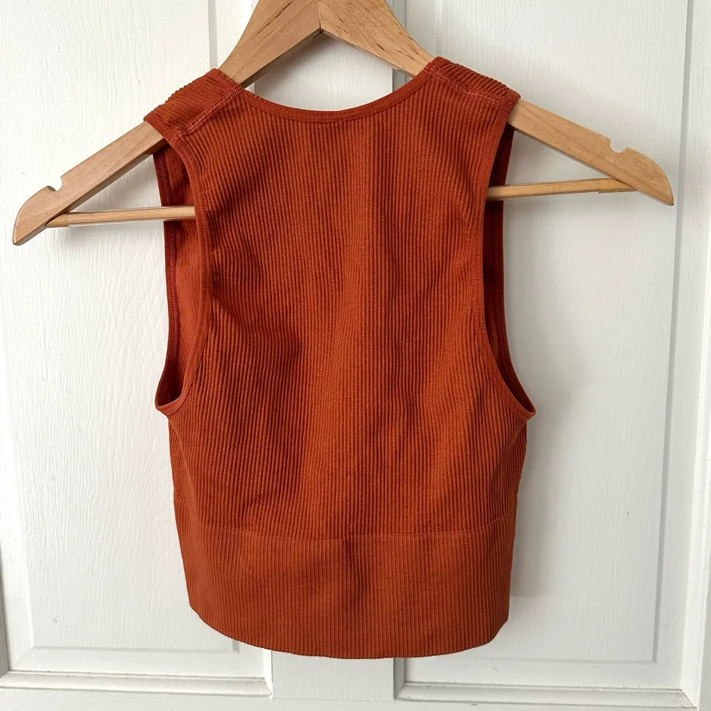 Urban Outfitters Out From Under Hailey Seamless Plunge Crop Ribbed Tank Size M - Image 2