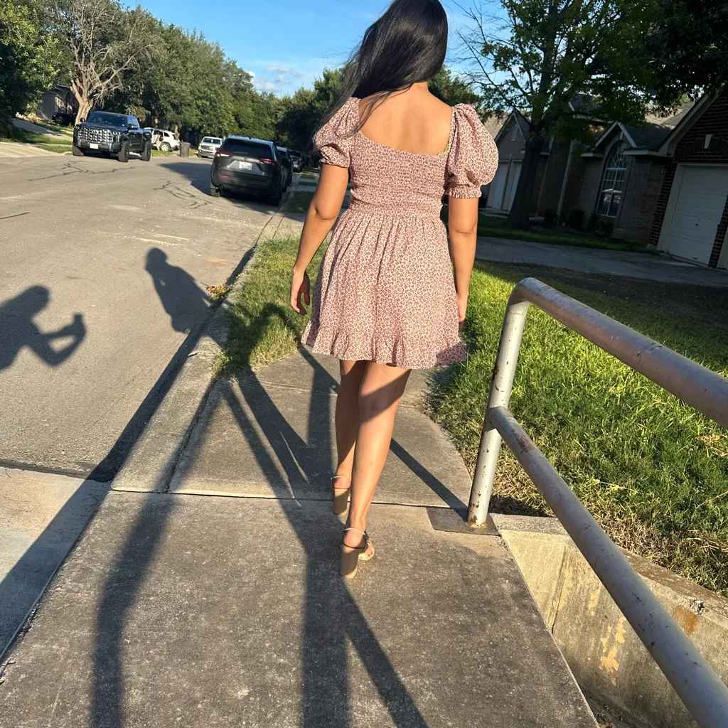 Hollister Pink Floral Mini Dress - Image 4