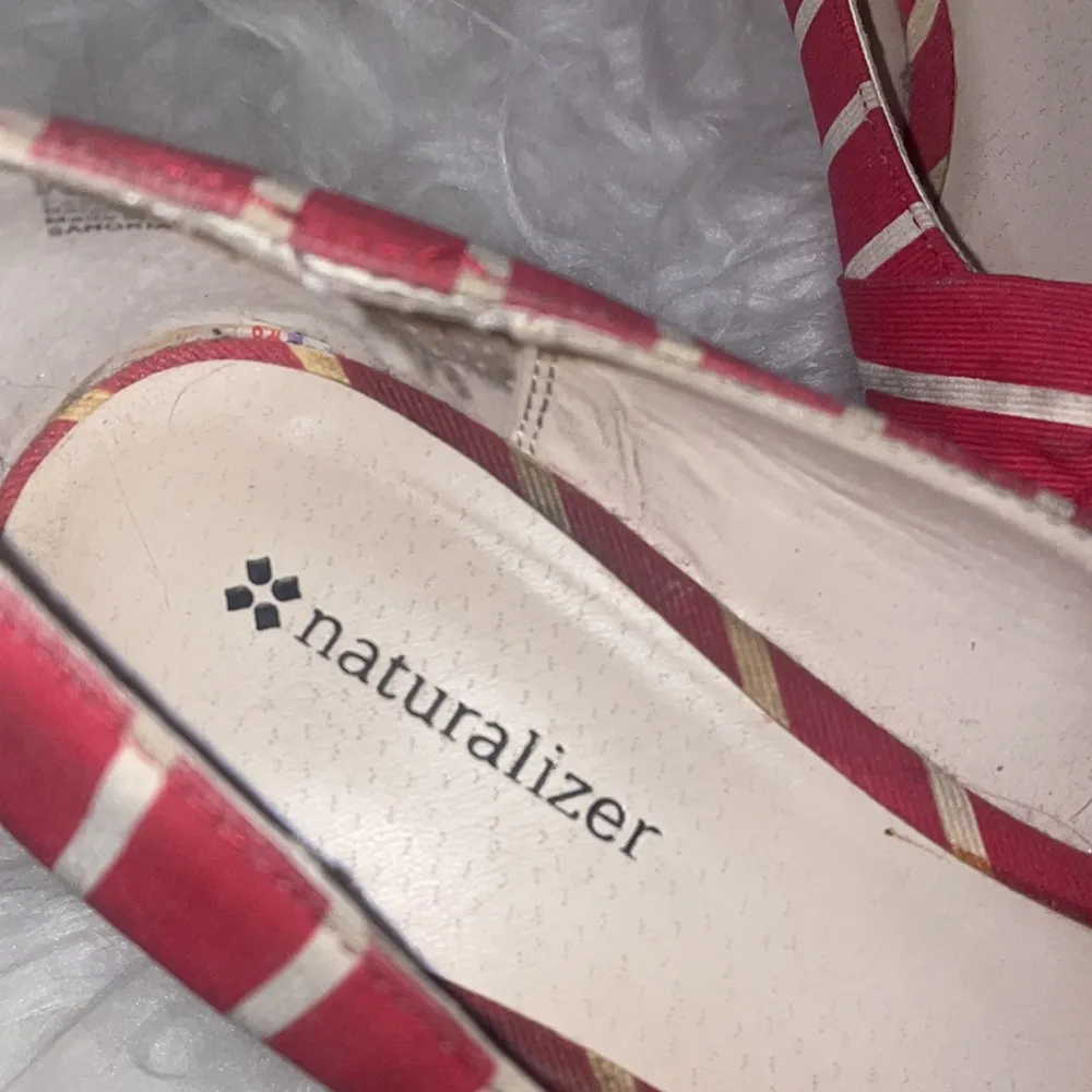 Naturalizer striped wedge heels red and white size 8.5 - Image 2