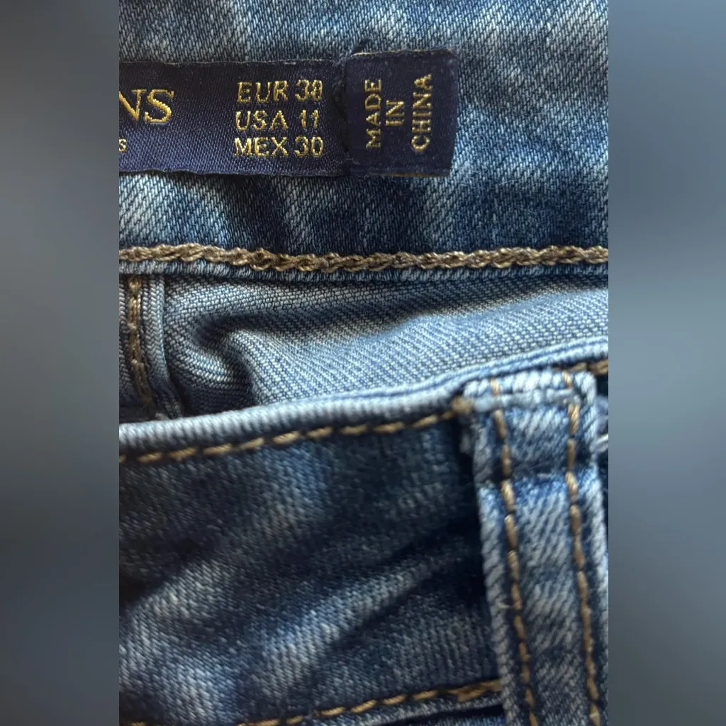 Iris Distressed Skinny Jeans Medium Wash Size 11 Junior‎ - Image 5