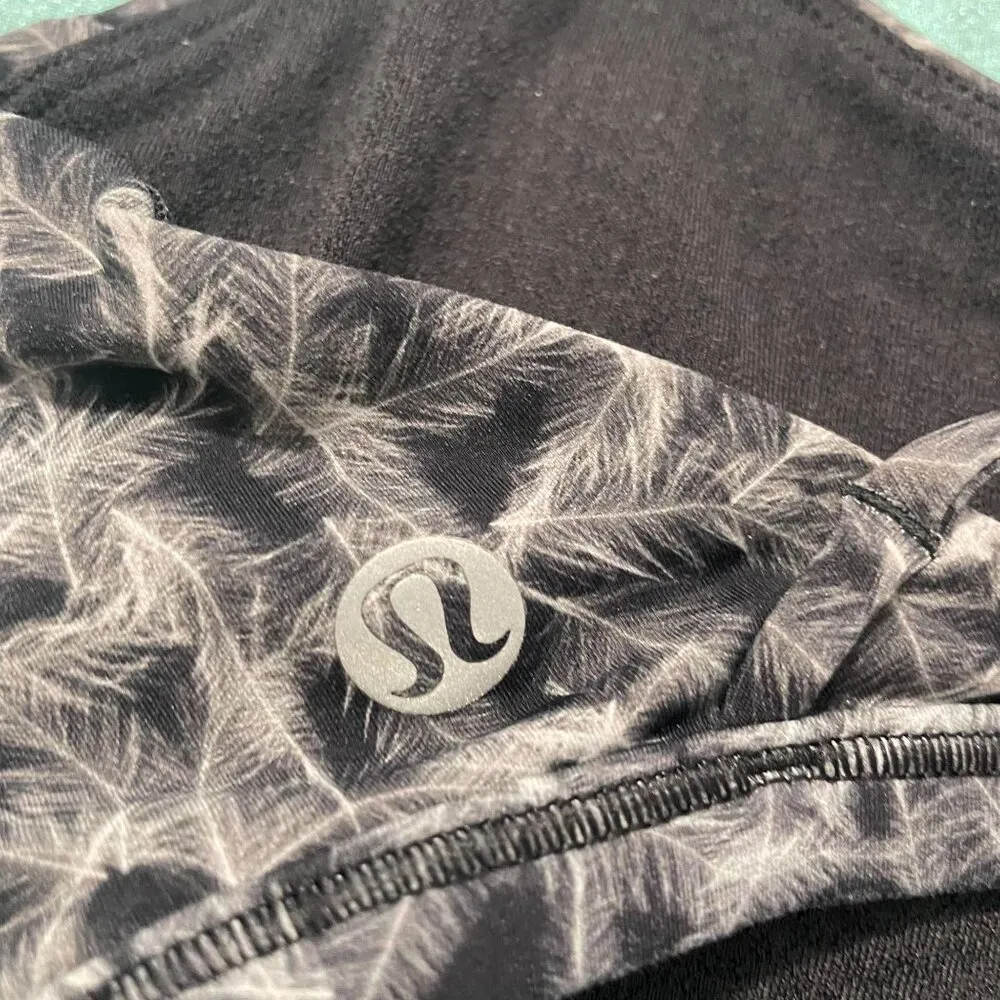 Lululemon Size 4 Sports Bra Strappy Sexy Running Athletic Yoga - Image 4