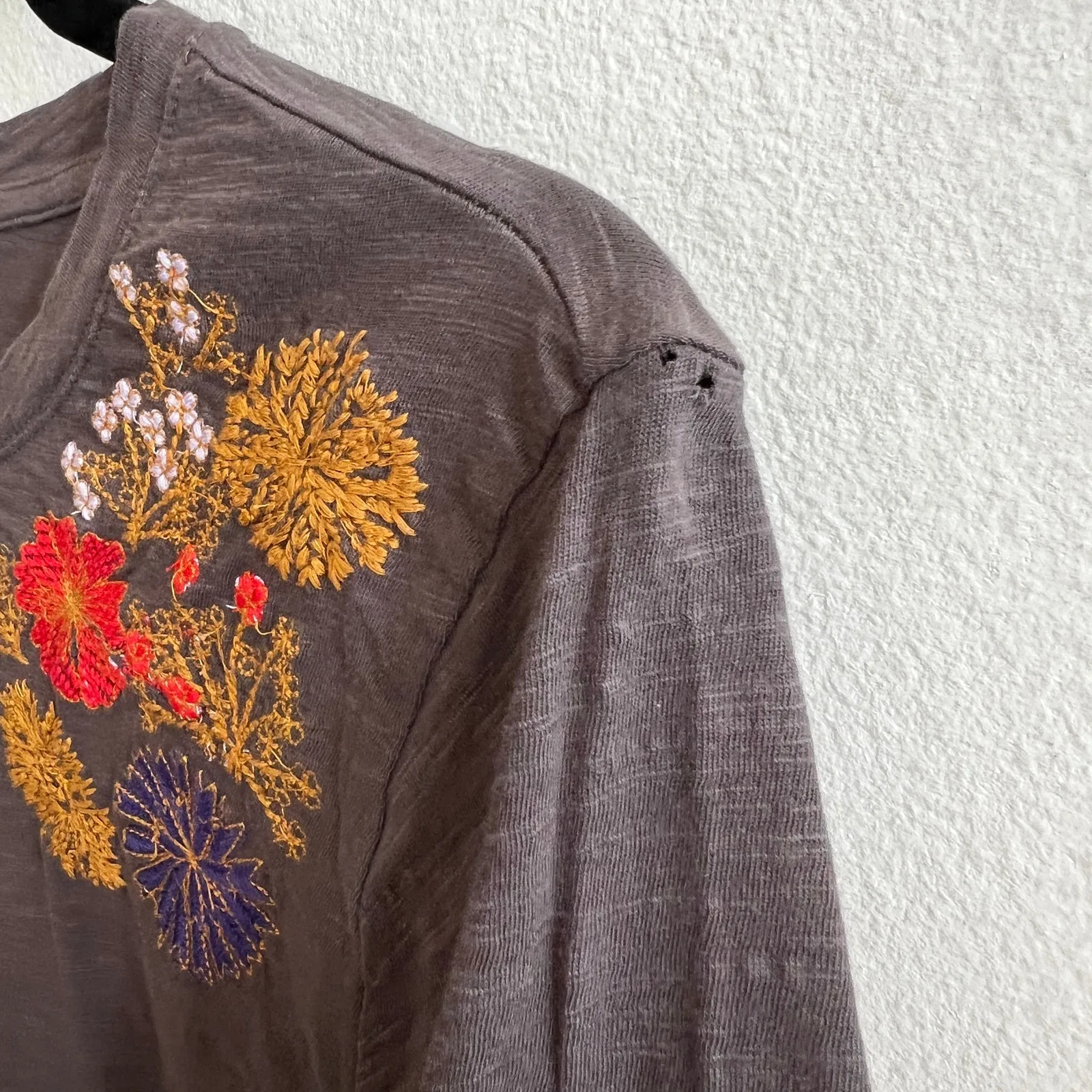 Lucky Brand Embroidered T-Shirt Women's Size Small‎ Gray Boho Floral Print - Image 6