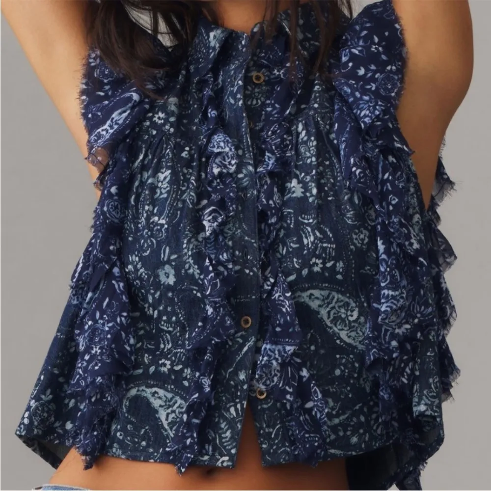 Pilcro Sleeveless Button Down Denim Top - Image 11