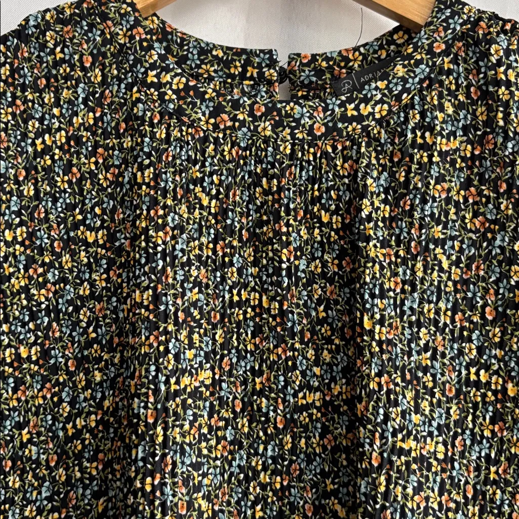 Adrianna Papell sleeveless pleated floral print blouse Size M - Image 5