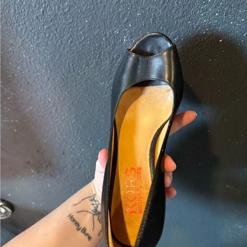 Michael Kors Black and Brown Classic Peep Toe Heels - Image 9