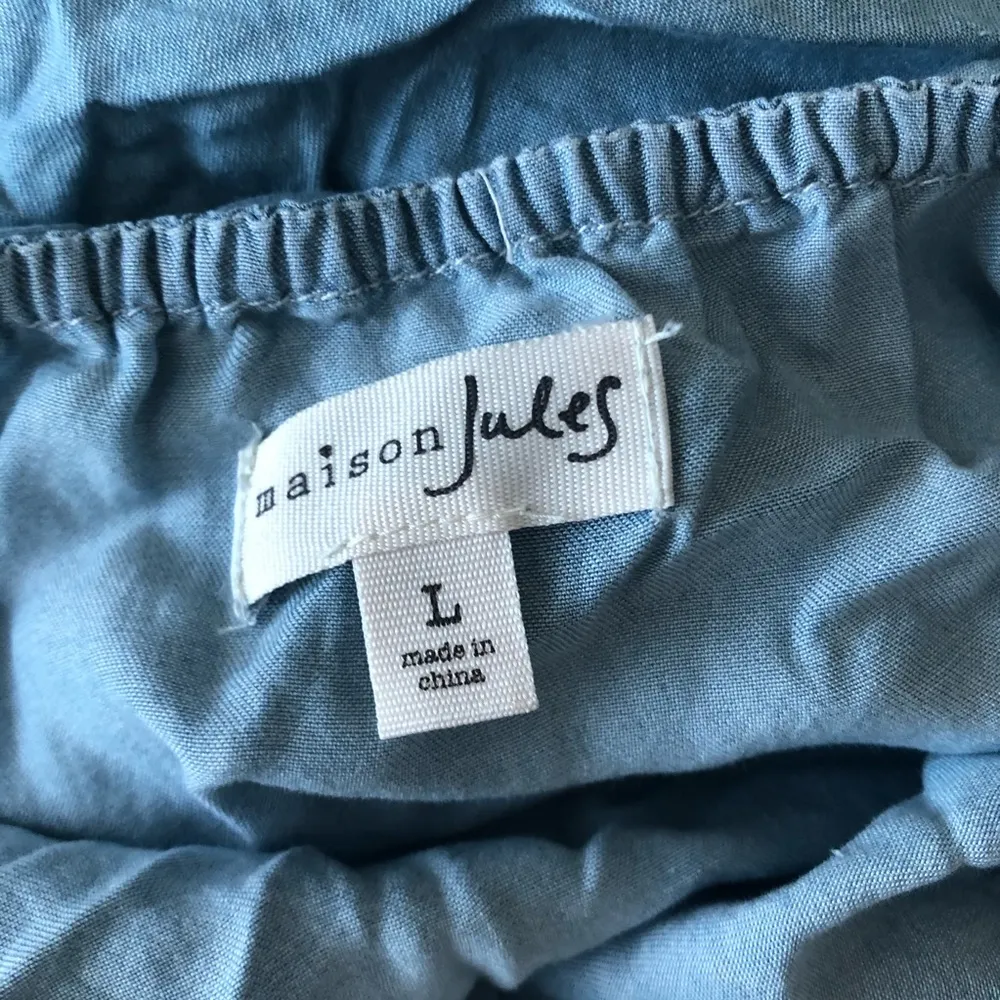 NWT Maison Jules cold shoulder chambray tank top - Image 4