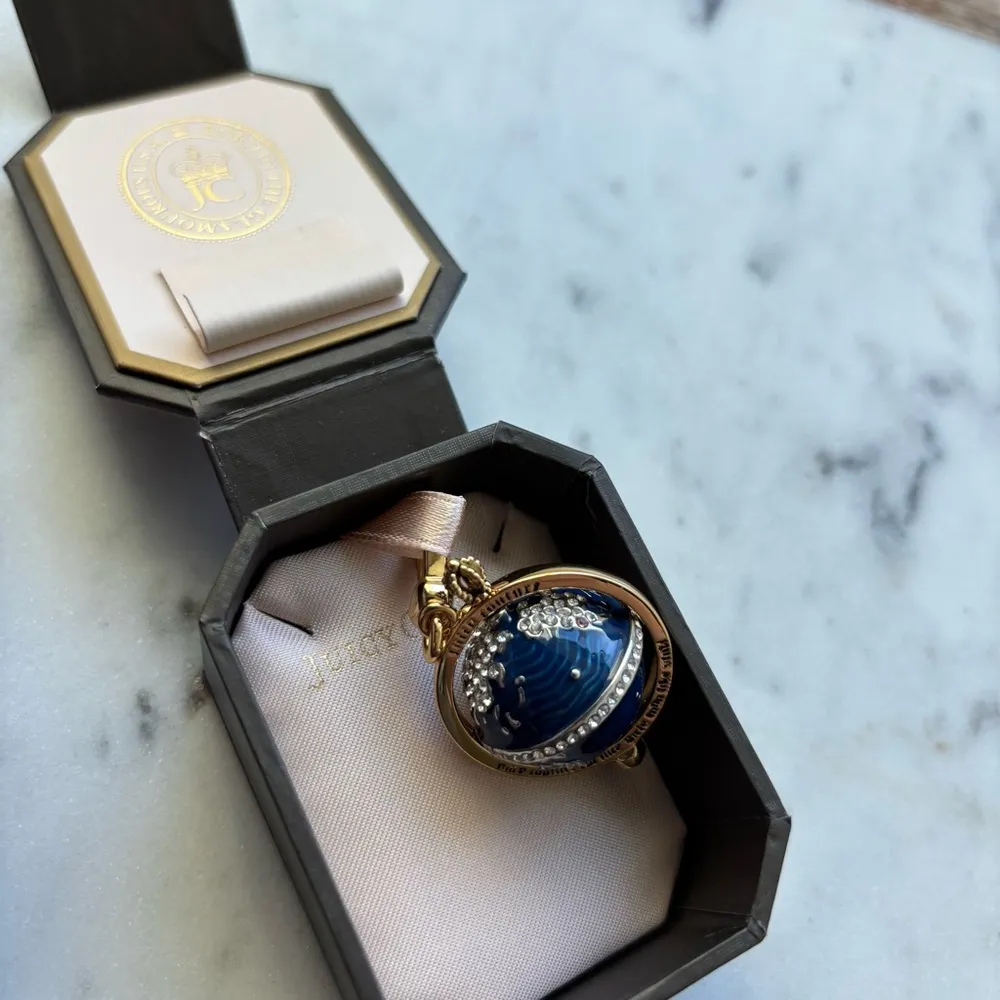 New Juicy Couture Globe Pendant with Crystals - Image 6