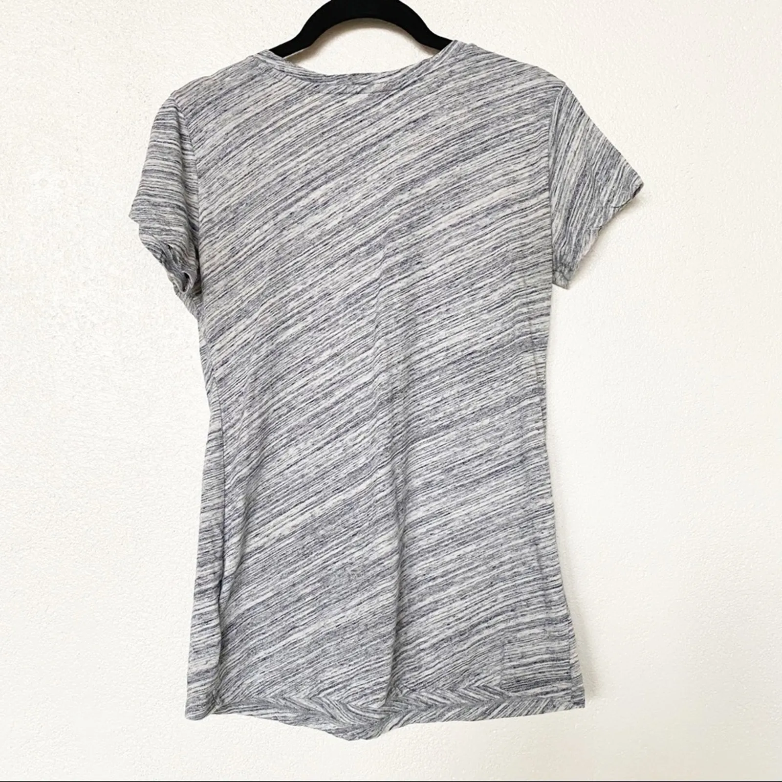 Gap Maternity Grey Marled V-Neck Pocket Tee Size XS - Image 6