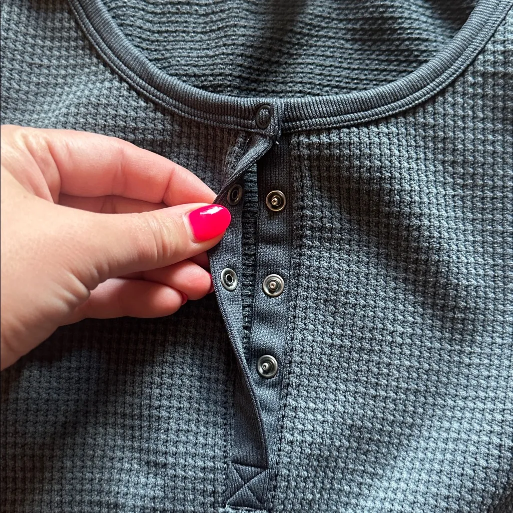 Offline by Aerie Henley Thermal Waffle Cropped Size Small - Image 4