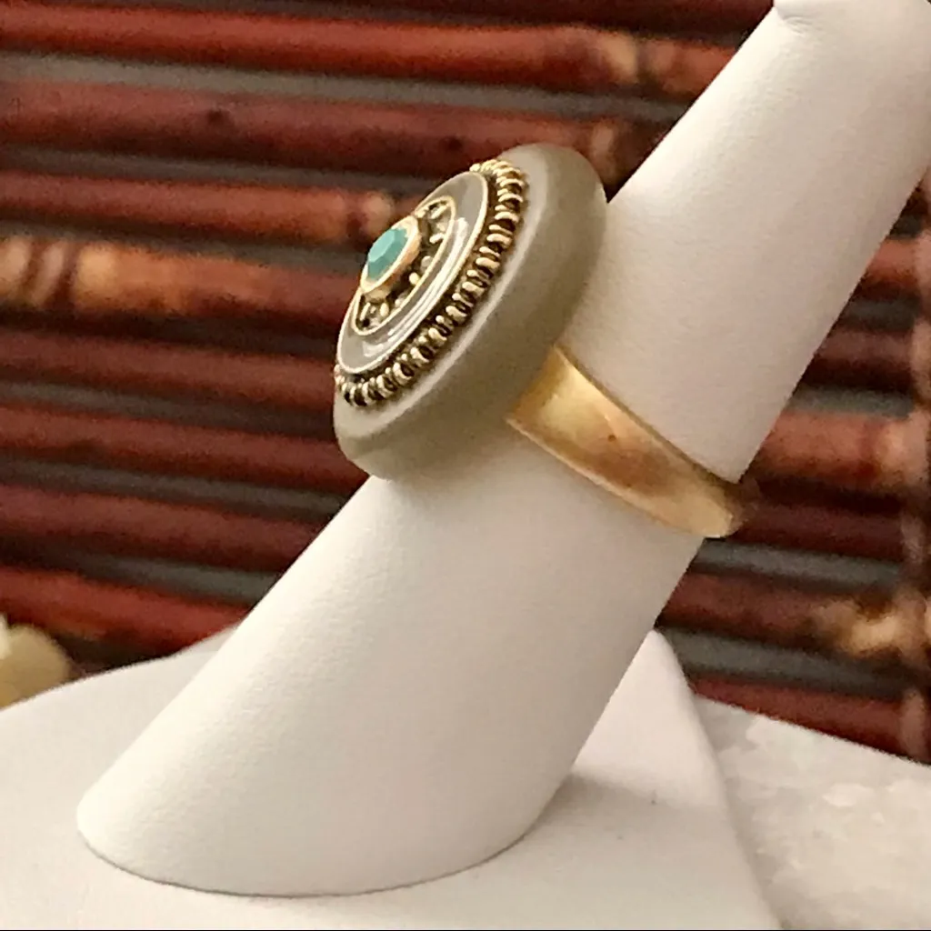 Lia Sophia Medallion Ring Size 6 - Image 3