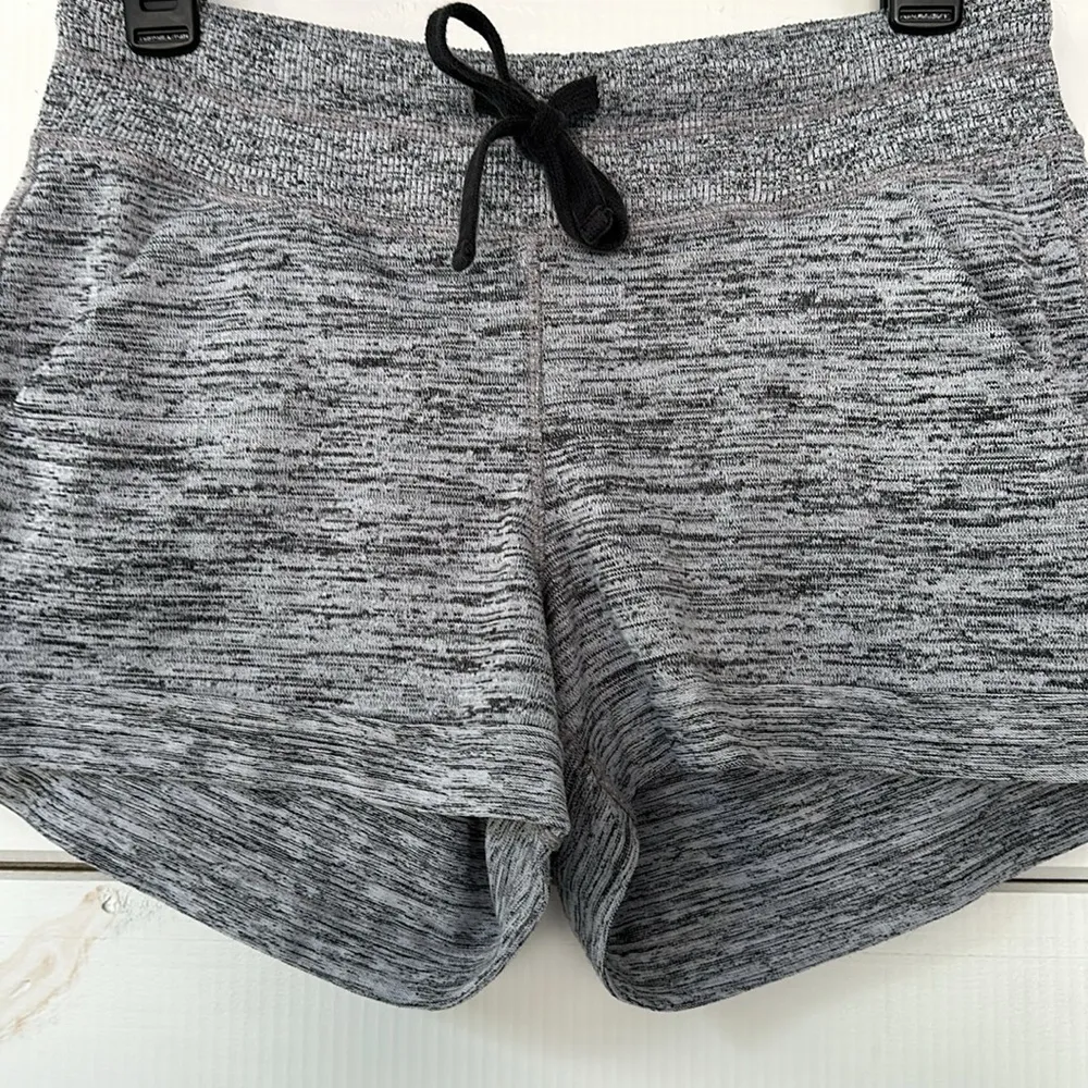 Downplay Shortie Short Heather Gray Small - Image 4