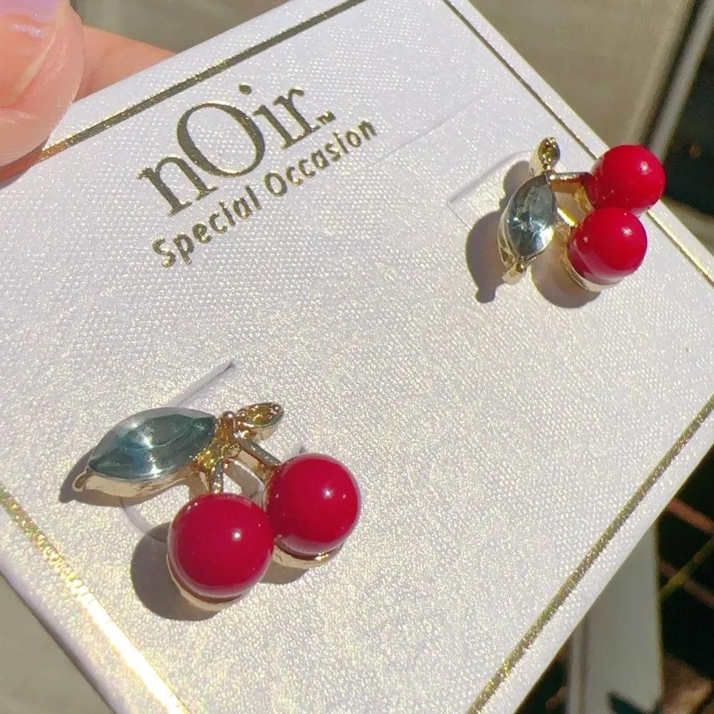 Noir red cherry 🍒 crystal leave gold tone studs earrings - Image 3