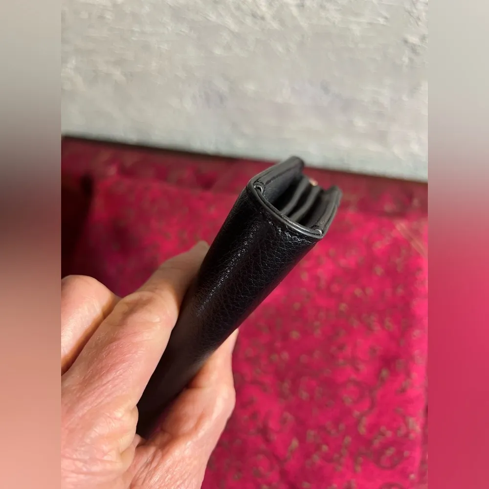 Kate Spade Nisha Renny Street black zip wallet w bow front. Condition: like new - Image 5