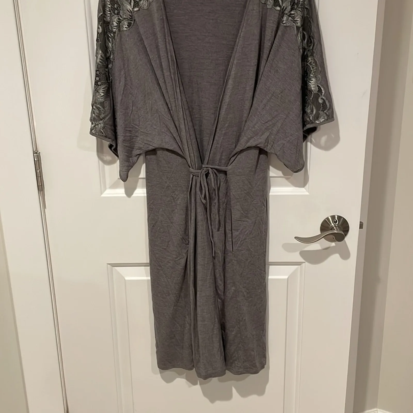 Natori gray lace robe large - Image 6