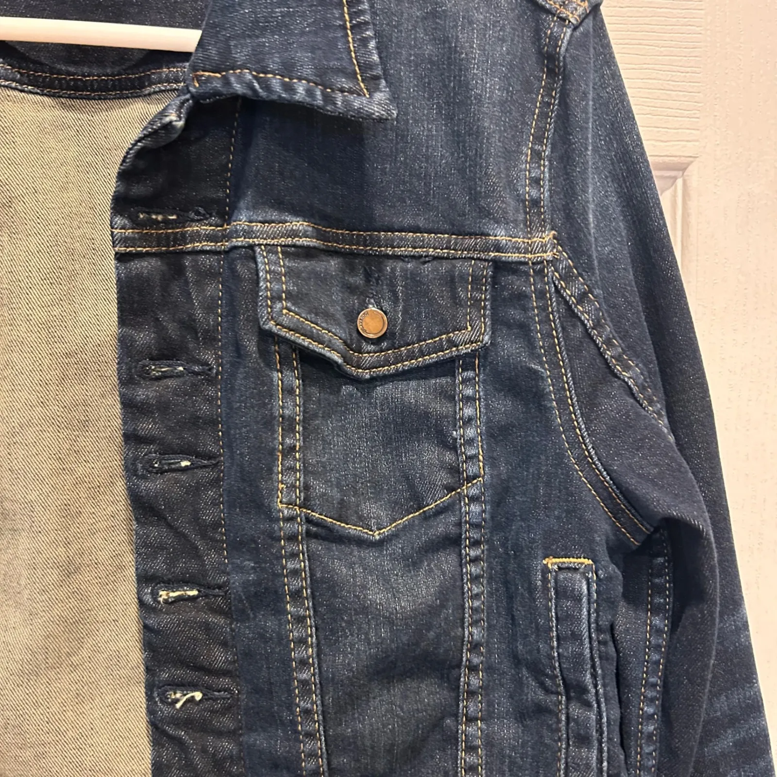 BLANKNYC Denim Jacket Dark Blue Button Front Classic Fit Womens Medium Pockets - Image 2