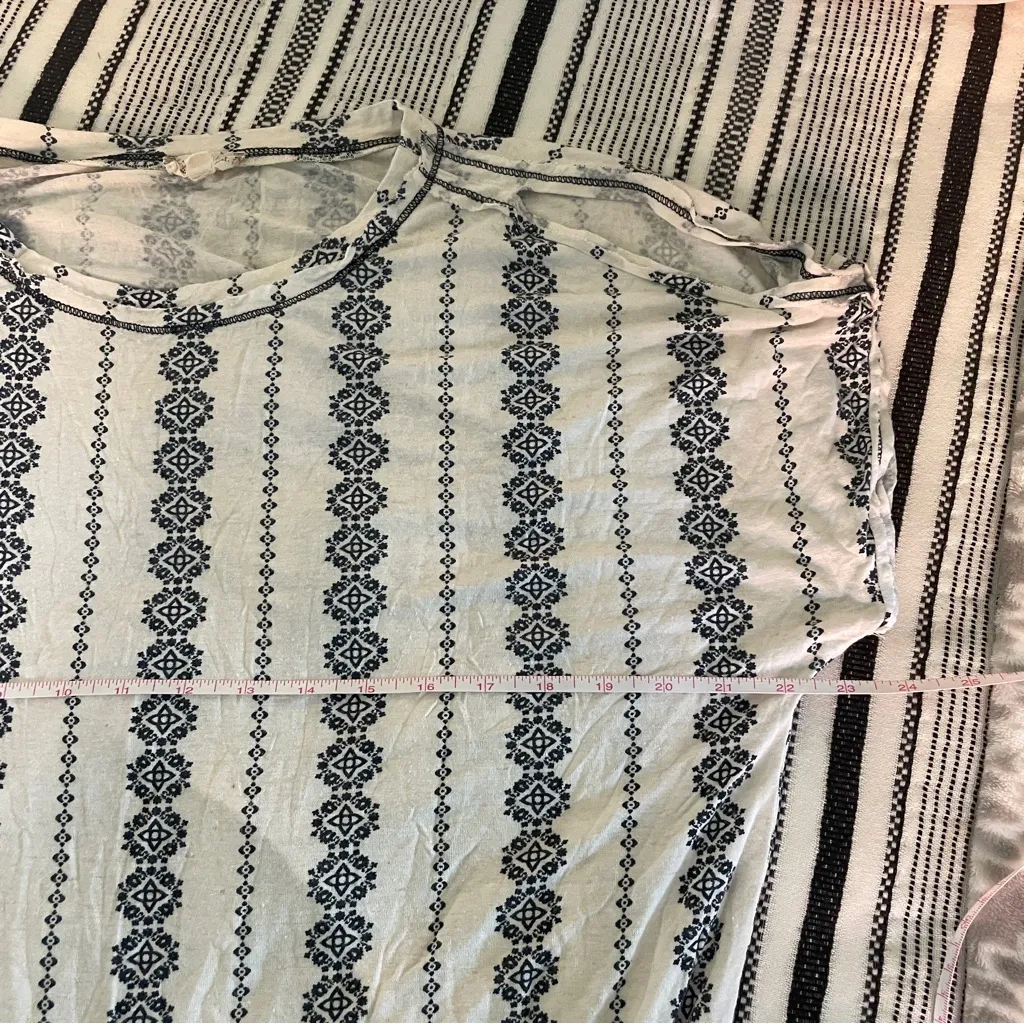 Hem & Thread Cold Shoulder Blouse Medium Navy Blue White Striped Short Sleeve‎ M - Image 8