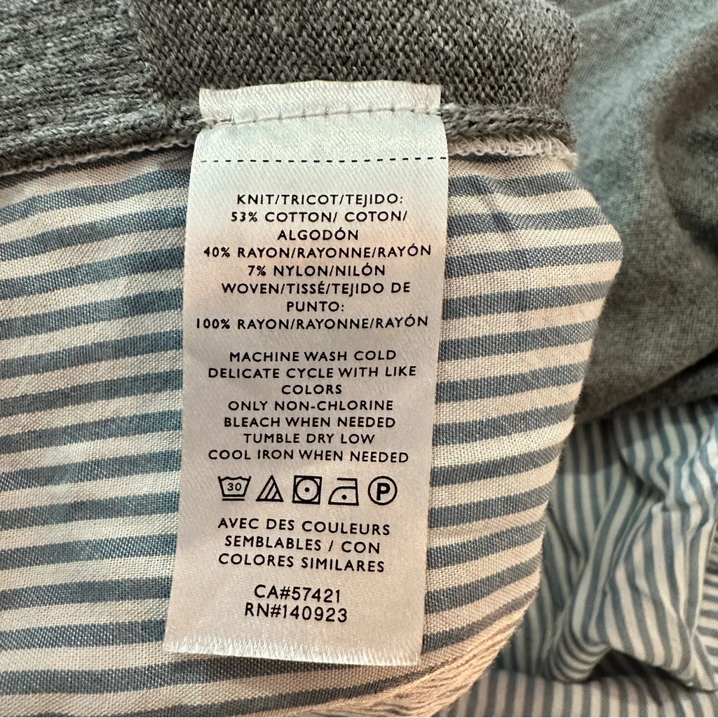 LOFT Outlet Gray Mixed Media V-Neck Sweater Size M – Striped Back Panel - Image 9