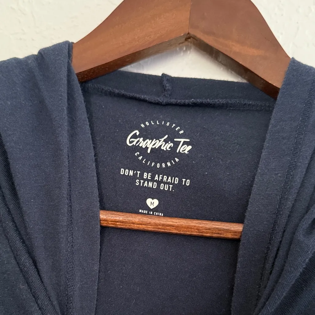Hollister Dark Blue Graphic Cropped Hoodie Women’s Casual Logo Sweatshirt Medium - Image 2