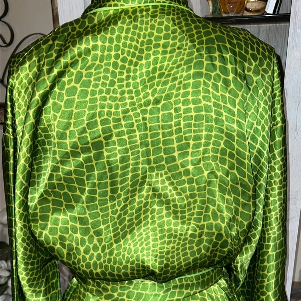 Vintage Victoria’s Secret gold label,Green Reptile Patterned Robe size M - Image 6