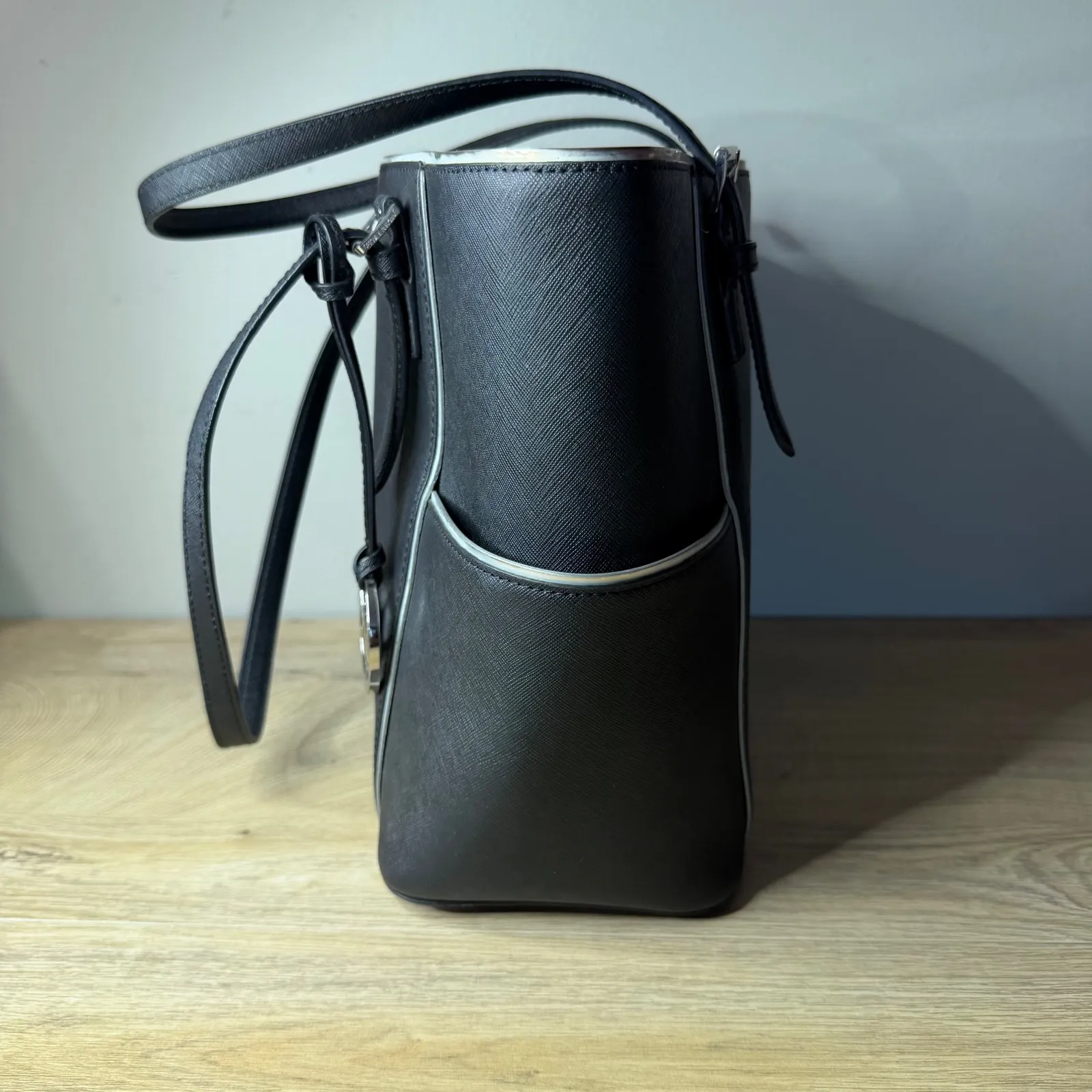 Michael Kors Jet Set Bag Black White Tote Saffiano Leather Purse Shoulder Bag - Image 5