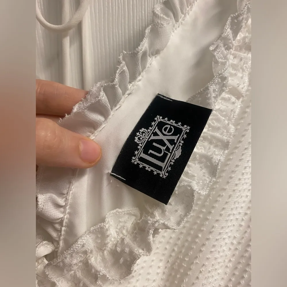 LUXE Boutique White Textured Mini Dress W/ Shimmer Size Large - Image 3