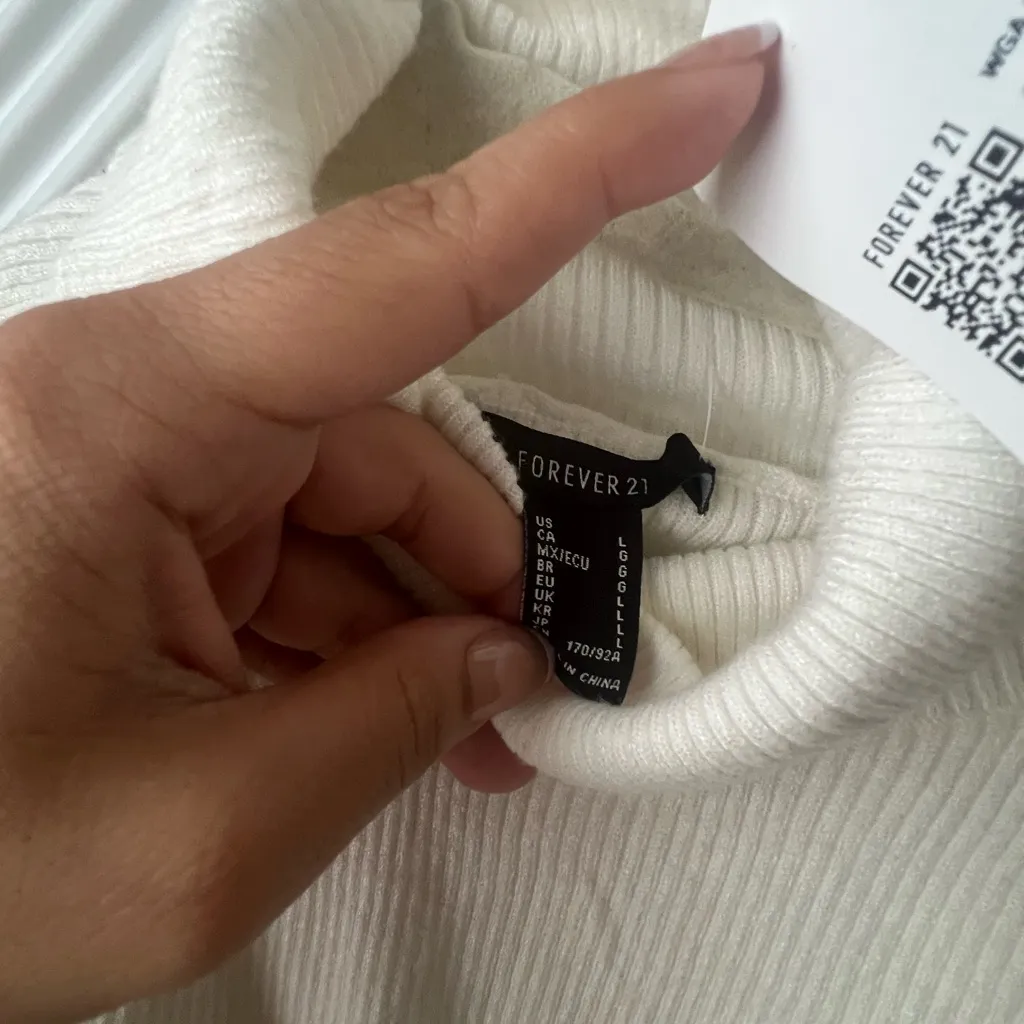 Forever 21 Cream Sweater - Image 5