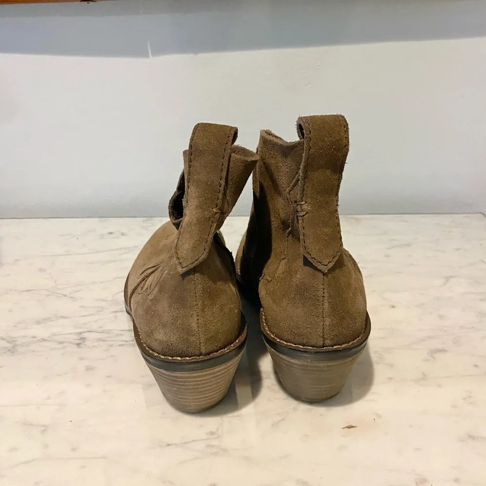 NEW Kelsi Dagger Kamper Suede Booties Size 6 - Image 3