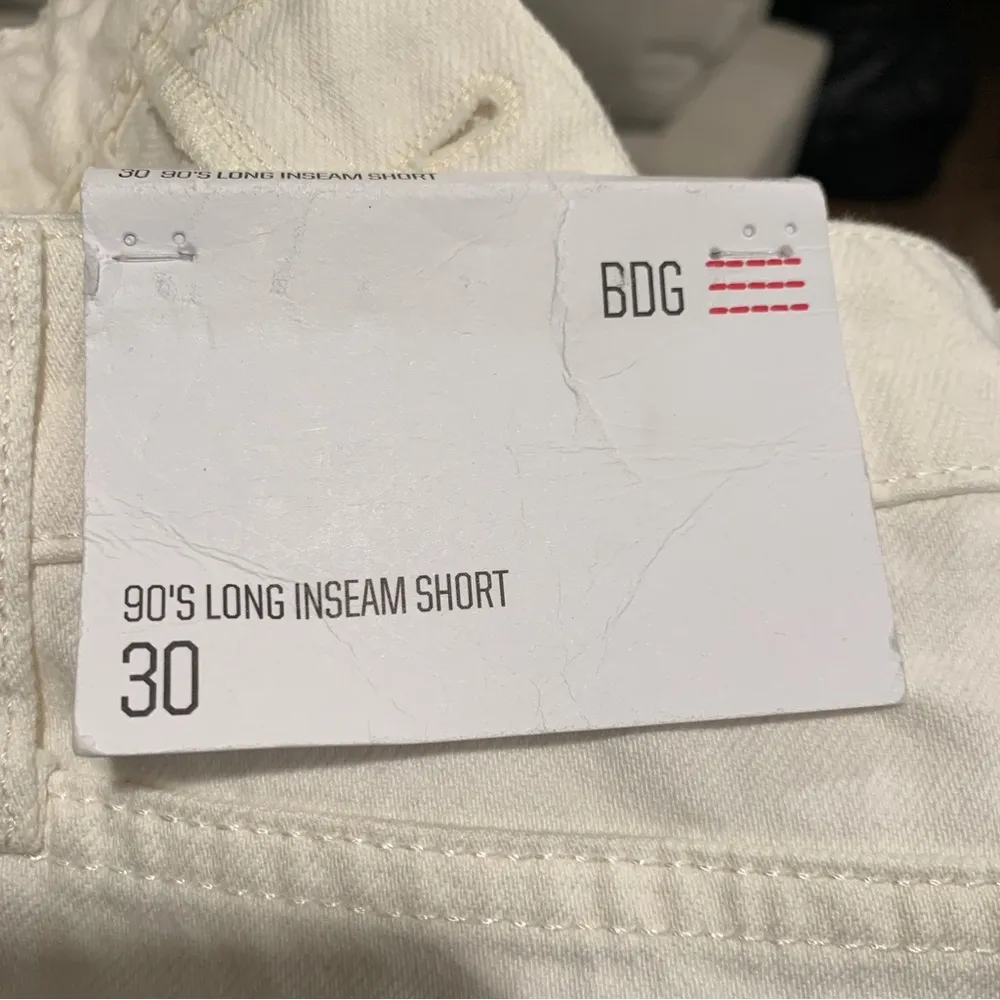 Urban Outfitters BDG NWT 90’s White Long Inseam Shorts Size 30 - Image 15