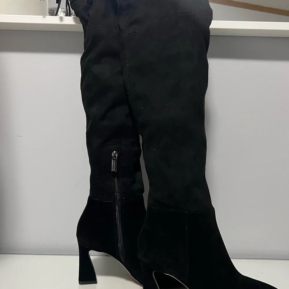 Vince Camuto Black Ankle Booties - Image 3