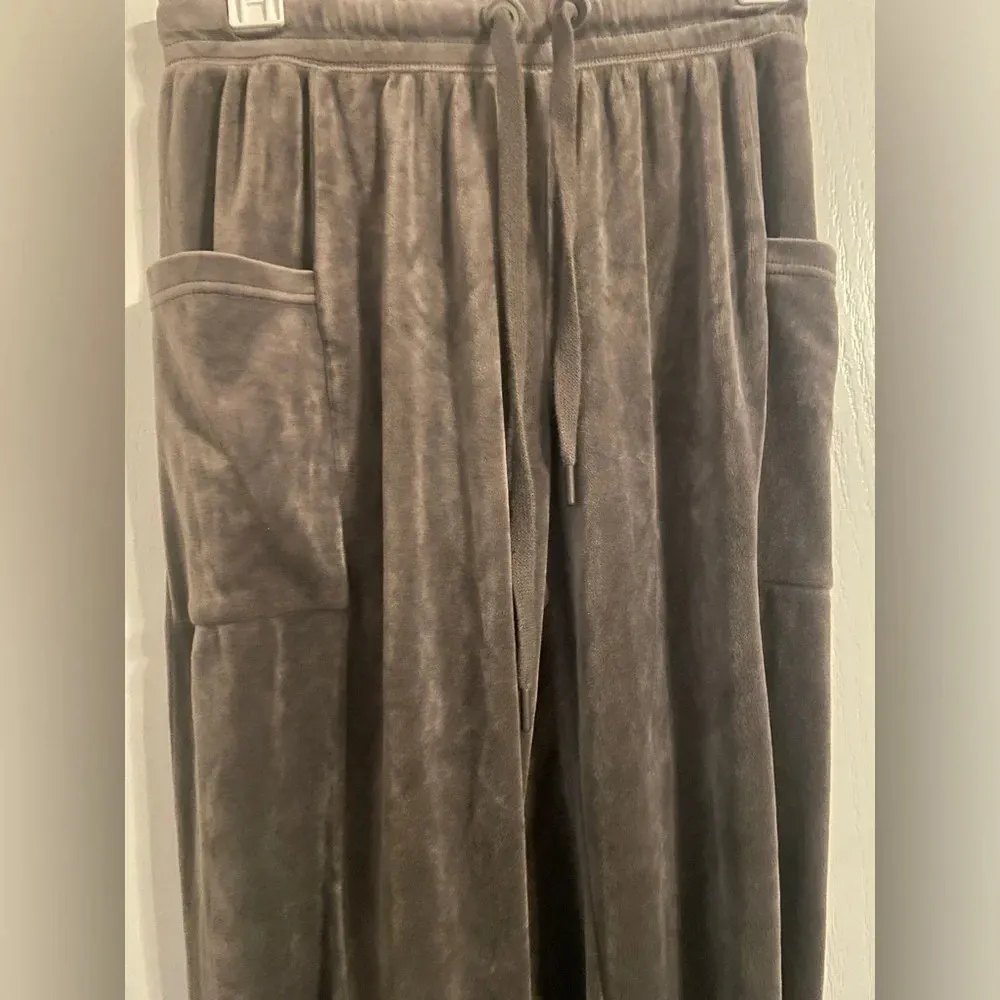 Offline by Aerie Gray Velvet Velour Joggers Sz XS Pockets Soft Cozy - Image 4