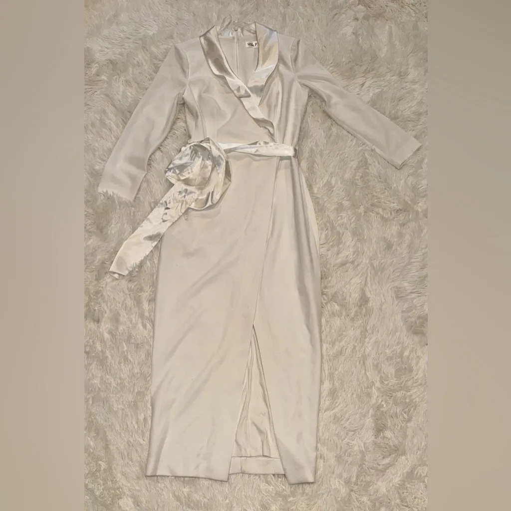 NWOT Eliza J Long white Sleeve belted collar Tuxedo Gown maxi size 8 - Image 4