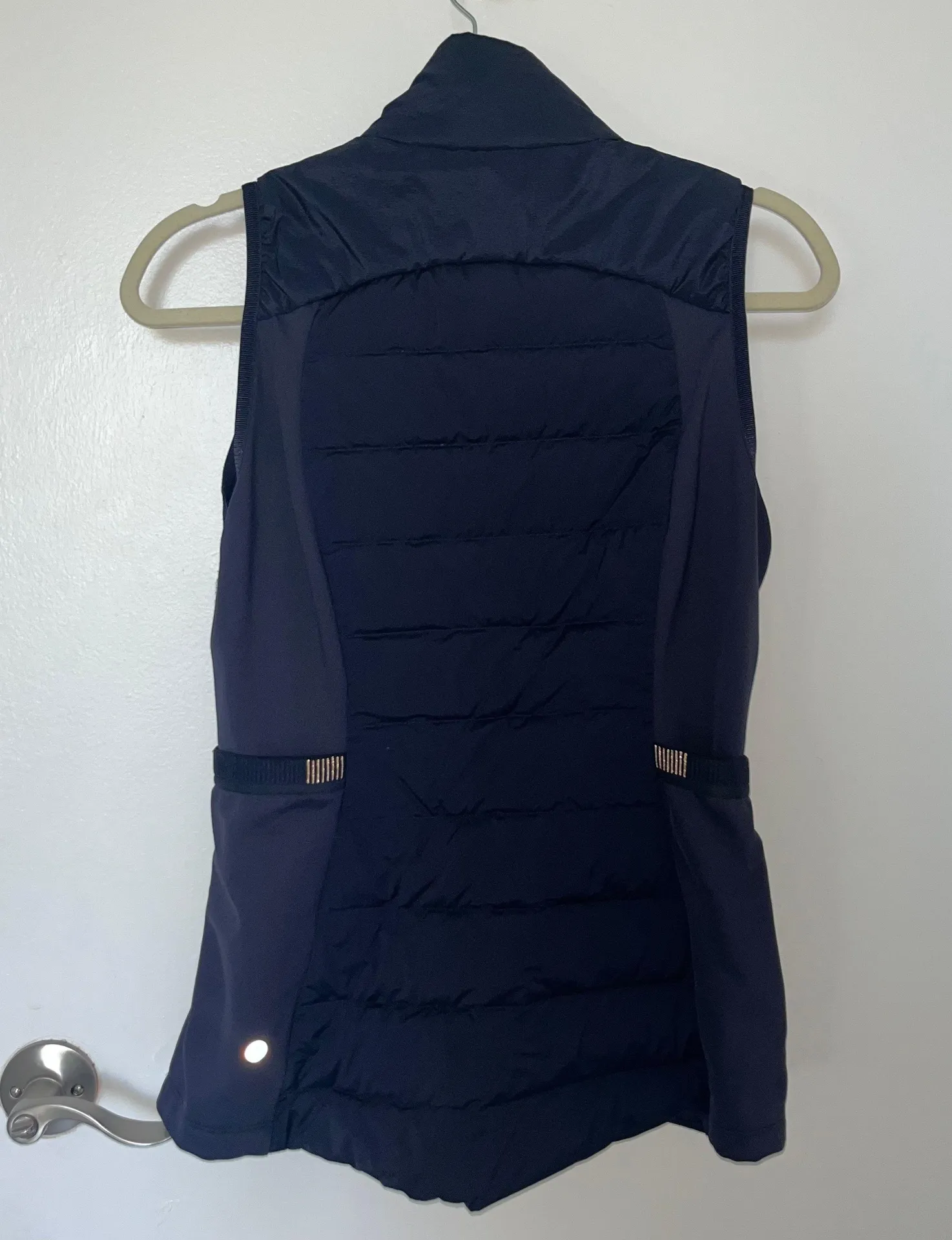 Lululemon Down For It All Vest size 8 Navy - Image 4