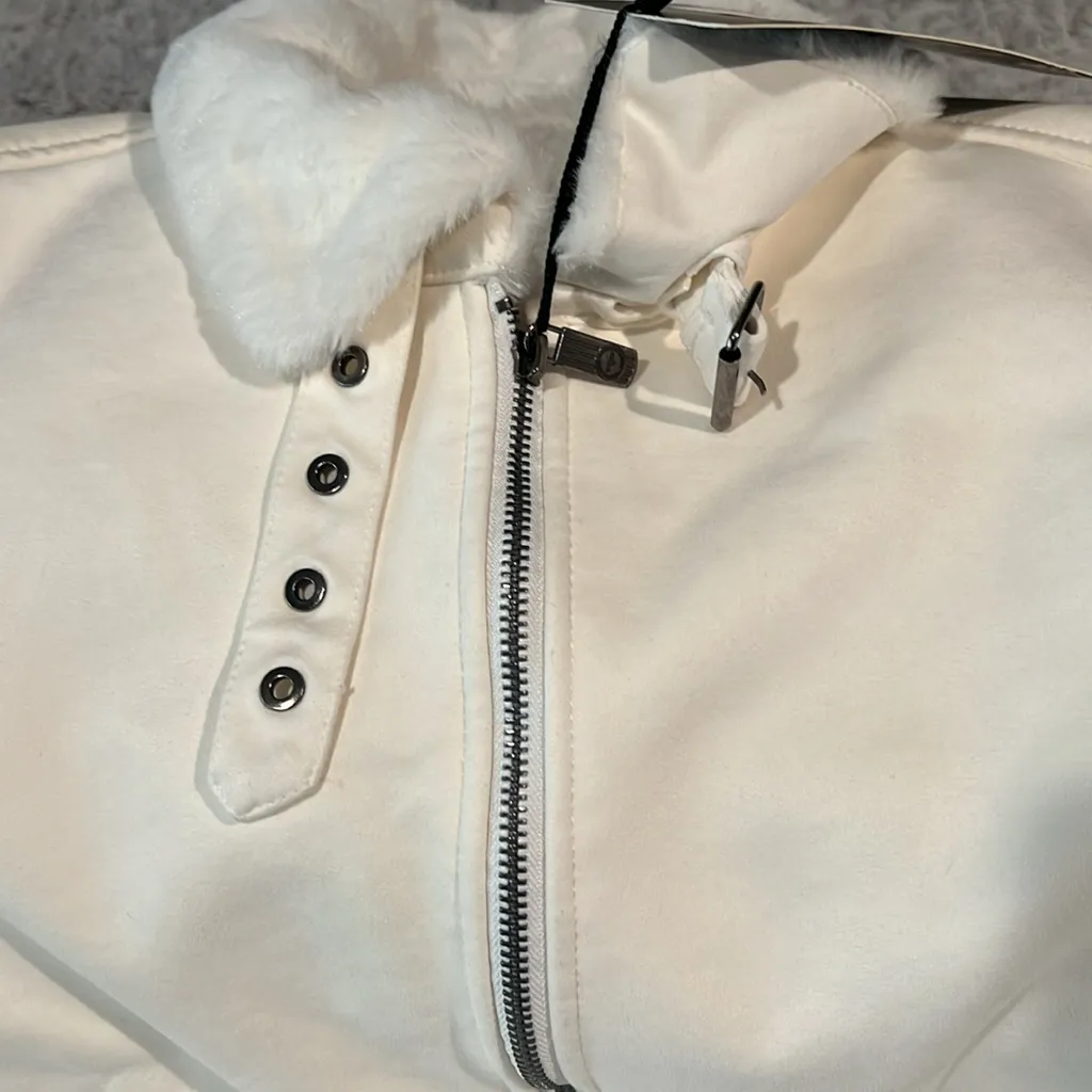 VIP Collection white suede and soft furry NWT size S jacket. - Image 6