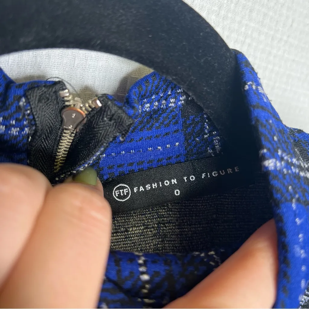 Fashion To Figure Plaid Sleeveless Mock Neck Crop Top Blue Black White Patterned - Image 4