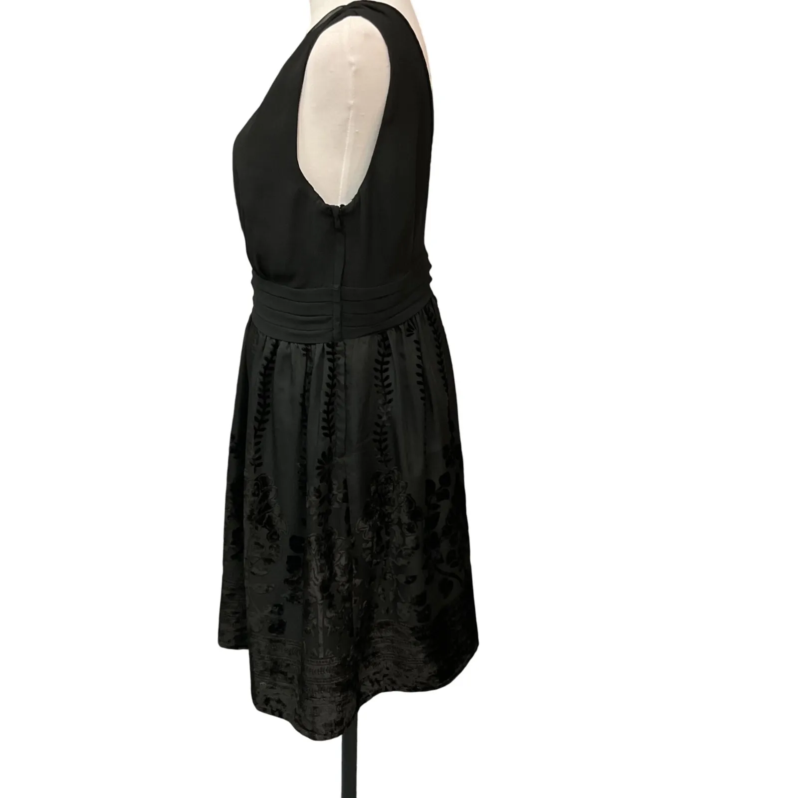 H&M Deep V Neck Tiered Waistband Velvet Embossed Skirt Cocktail Dress Sz 10 NWT - Image 8
