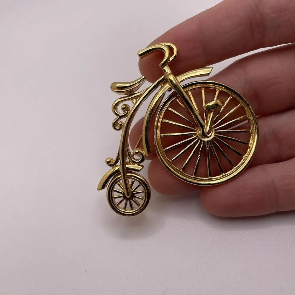 Avon Heirloom Style Bicycle Bike Pin Brooch Articulating Wheel Gold Tone - Image 5