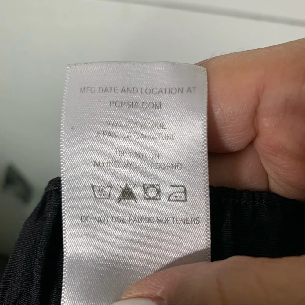 Patagonia Black Shorts Size Large with Pockets - Image 6